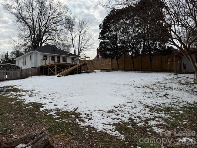 Building Photo - 318 N Academy St