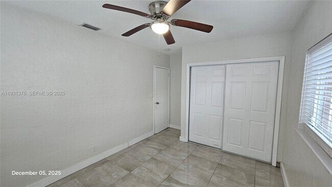 Building Photo - 1830 Monroe St