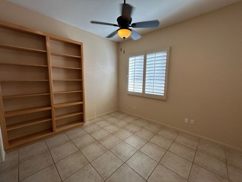 Building Photo - 5034 Singing Hills Dr