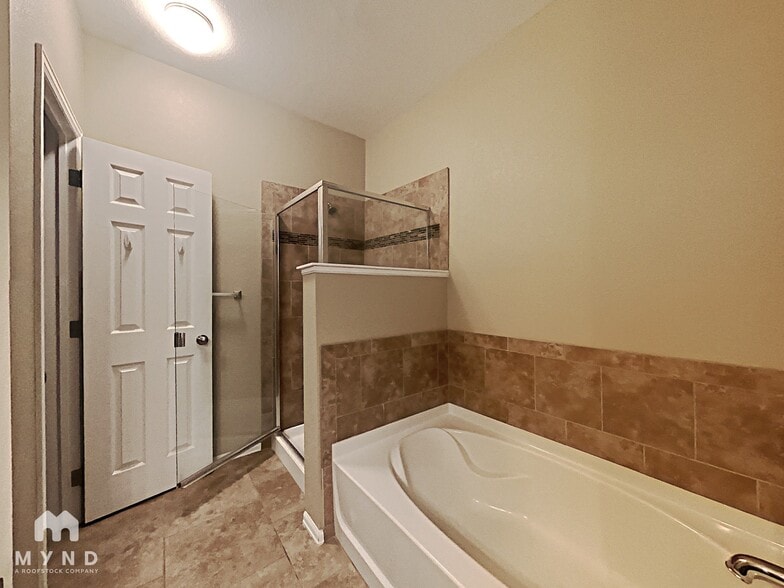 Building Photo - 9637 E 5th Ave