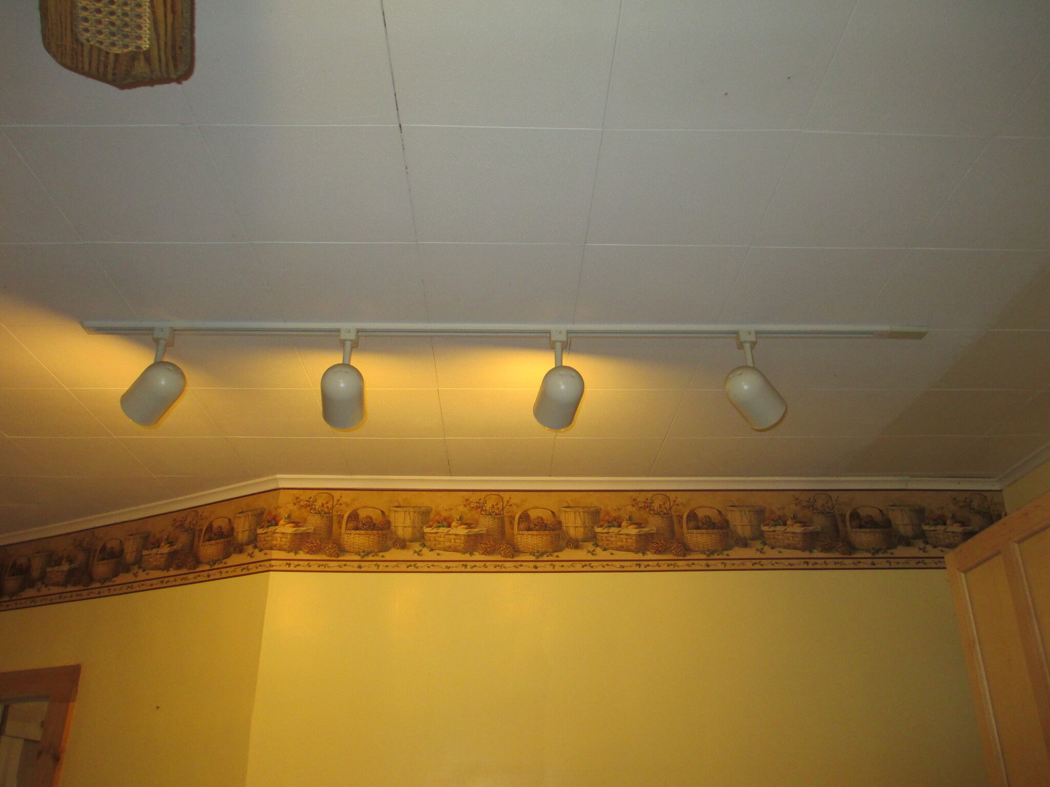 Kitchen accent Lighting #2 - 235 Pleasant St