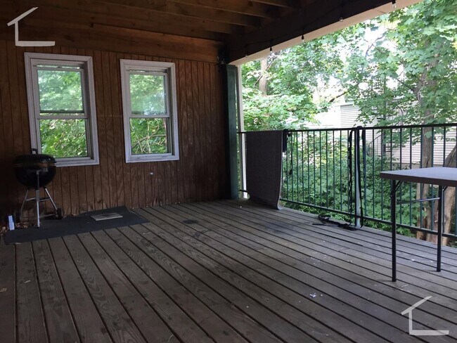 Building Photo - 214 Summer St