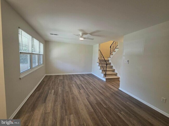 Building Photo - 159 Forsythia Ct