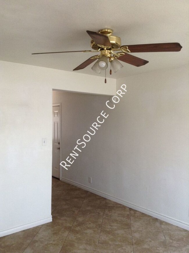 Building Photo - 2 Bedroom Condo For Rent in Barstow