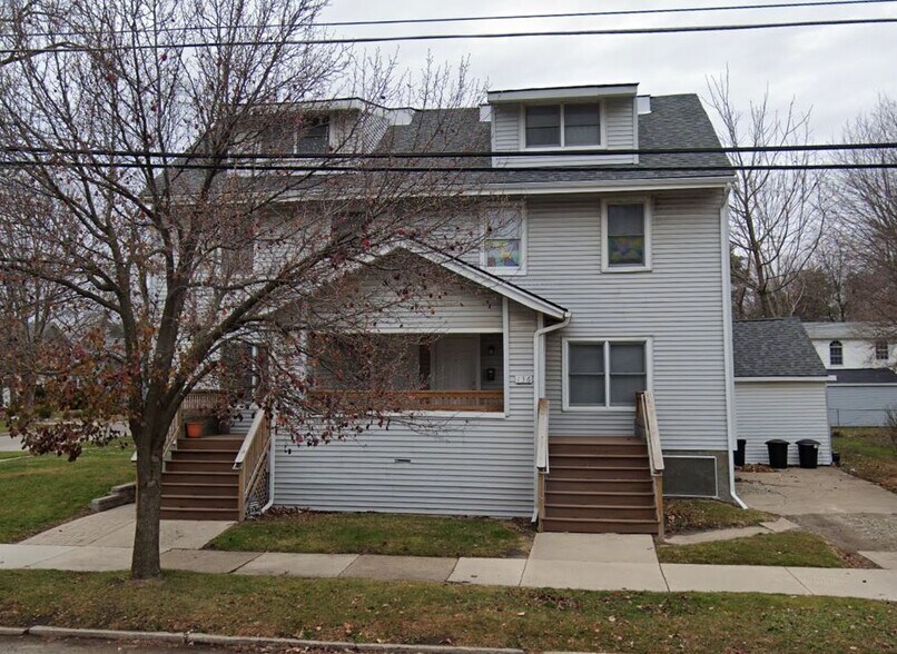 Building Photo - 136 Grand Ave