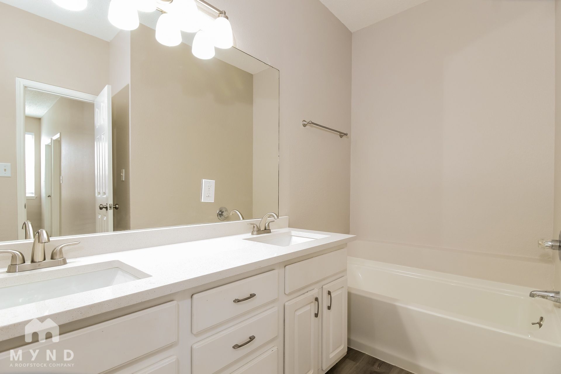 Building Photo - 3941 Overlake Dr