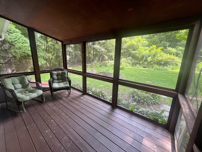 Building Photo - Charming Single Family 2 Bed/1 Bath in Groton!