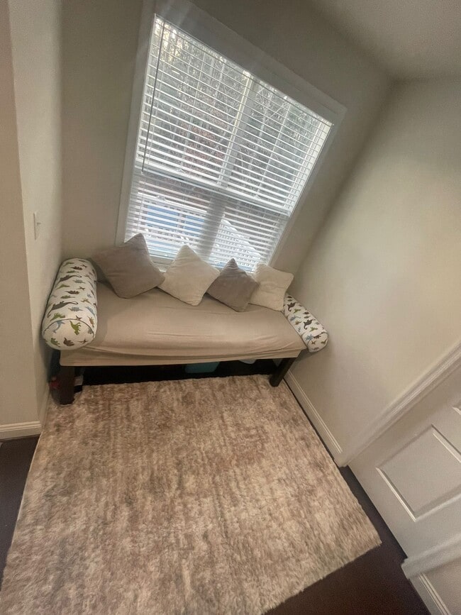 Building Photo - 10516 Seneca Falls Pl