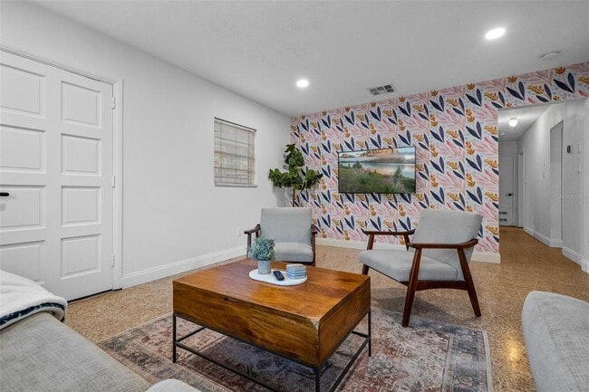 Building Photo - 314 W Alva St