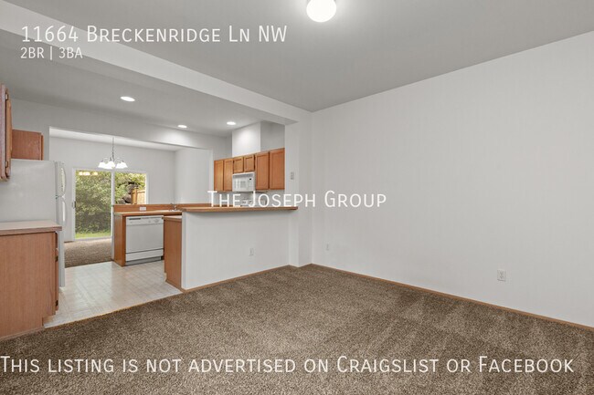 Building Photo - Centrally located 2 bed/2.5 bath in Silver...