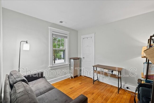 Building Photo - 23 E Walnut St