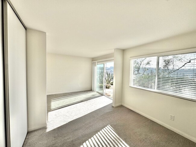 Building Photo - Mid-Century Townhome in Fashion/Mission Valley WEST! 3bd/2ba, garage, laundry, VIEW!
