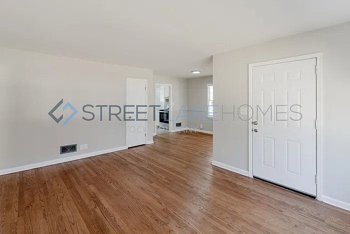 Building Photo - 831 Martinwood Rd