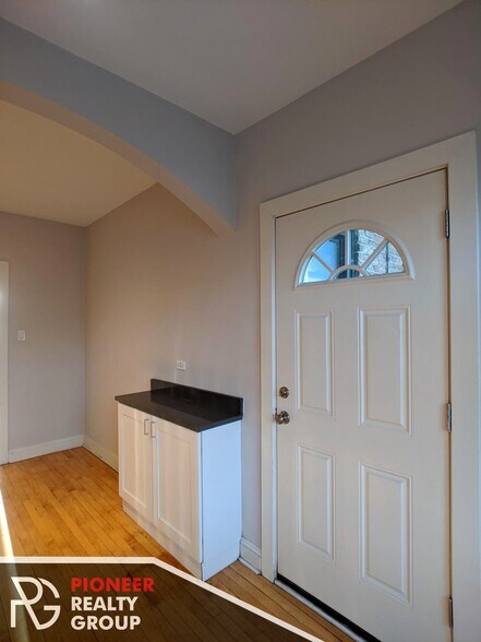 Building Photo - 2329 N Rockwell St