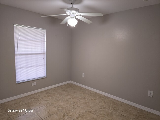 Building Photo - 2711 Nelson Rd N