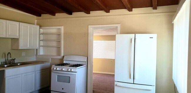 Building Photo - 3 Bed 1 Bath Home