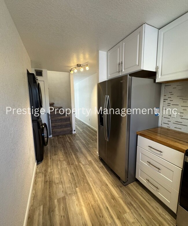 Building Photo - 3/2.5 Beautiful 2 Story Townhome!
