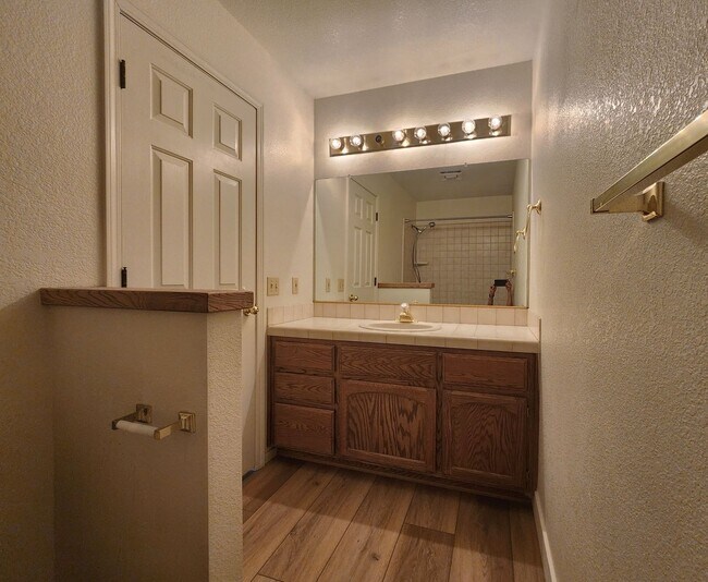 Building Photo - Home For Rent in Sunridge