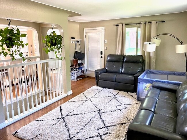 Building Photo - Amazing Littleton Bungalow