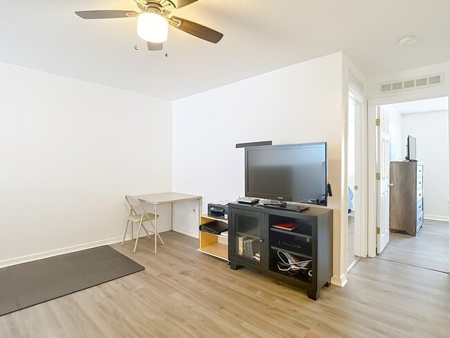 Building Photo - 9856 Ashburn Lake Dr