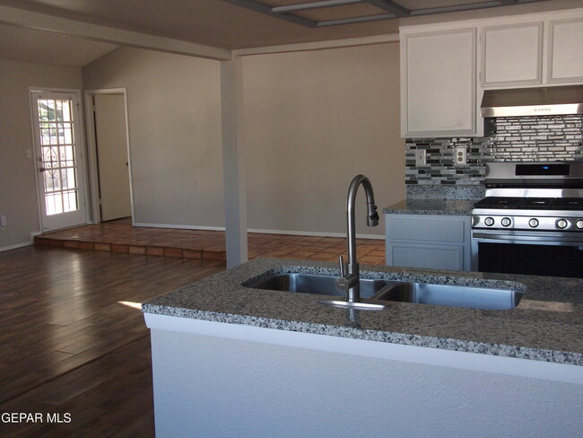 Building Photo - 844 Tepic Dr
