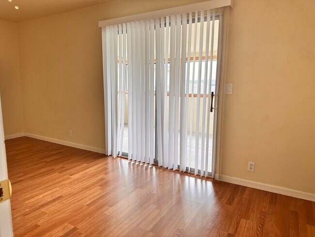 Building Photo - 11435 Del Monte Ave