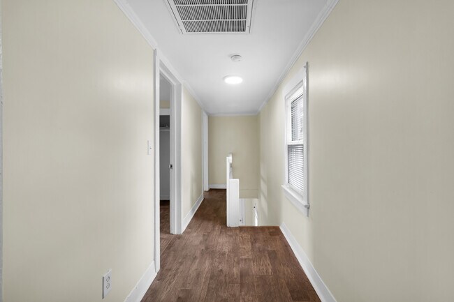 Building Photo - 617 1st Ave