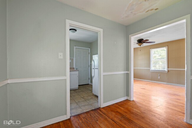 Building Photo - 902 1/2 Gladstone Blvd-