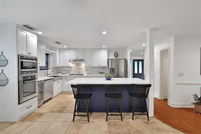 Building Photo - 1 Greenridge Forest Ct