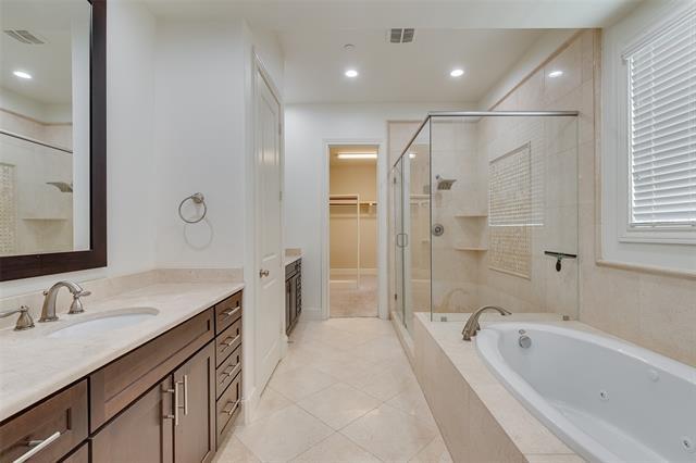 Building Photo - 2160 Helsminster Dr