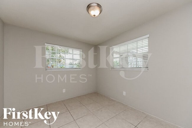 Building Photo - 2220 NW 44th Ave