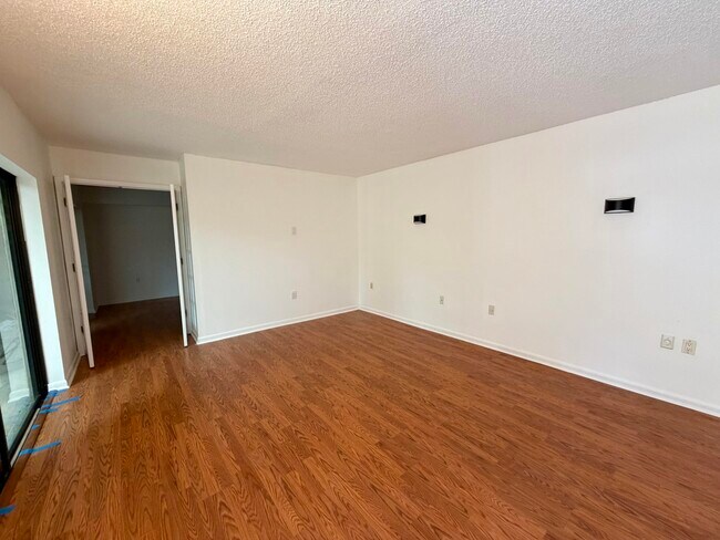 Building Photo - 2213 22nd Ln