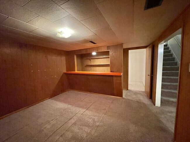 Building Photo - Spacious 3 Bedroom, 1.5 Bathroom Home in G...