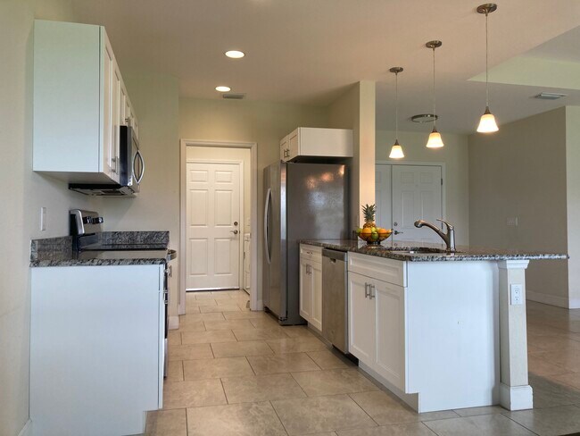 Building Photo - 350 Piper Ave