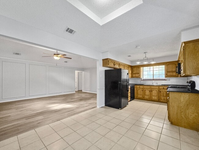 Building Photo - Coming Soon! 4 BR/2BA | Newly Renovated Single Family Home | Covered Patio | In Waxahachie!