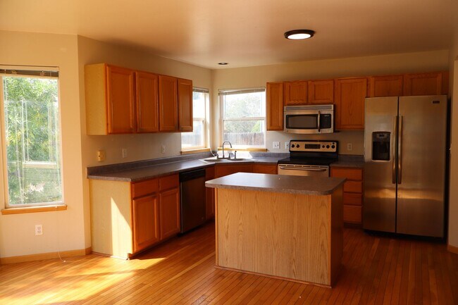 Building Photo - Bright & Spacious Single-Family Home in Great Location + $200 Off First Months Rent!
