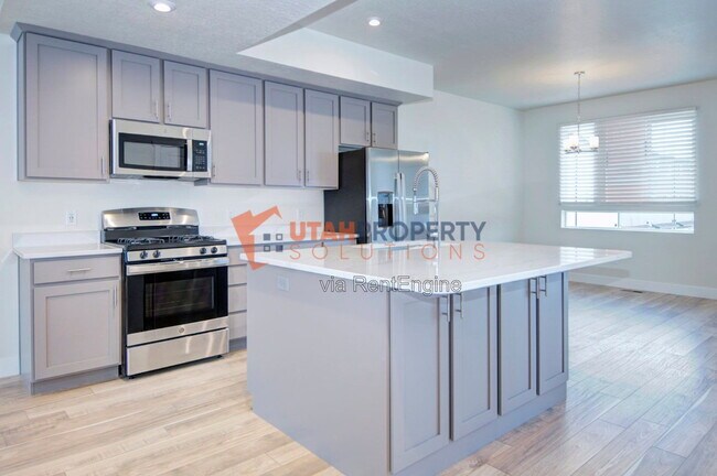 Building Photo - 388 S 980 W
