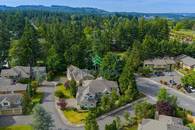 Building Photo - Spacious Home in Desirable Bellevue Neighb...