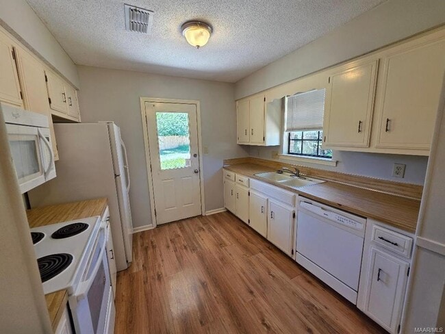 Building Photo - 5978 Carmel Dr