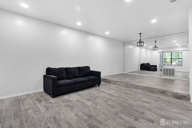 Building Photo - 115 Aspen Dr