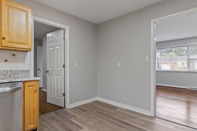 Building Photo - Williamsburg VA 3BR Rental – Updated Home with Granite Kitchen, Bonus Room & Fenced Backyard