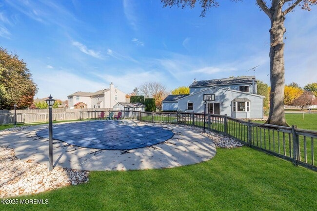 Building Photo - 9 Cherry Hill Ln