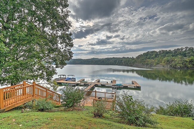 Building Photo - 24 Lake Village Ct