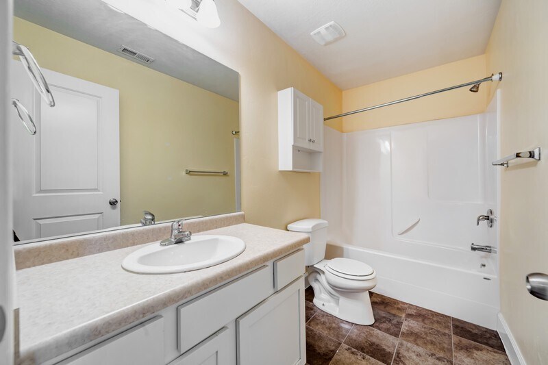 Building Photo - 4251 Cresthaven Ln