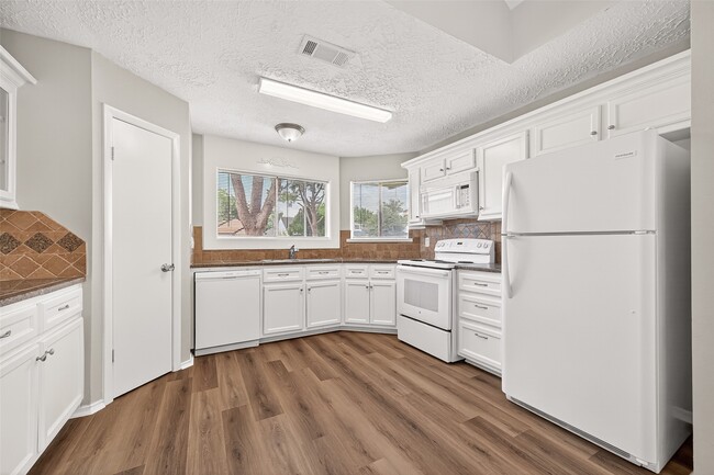Building Photo - 13215 Vista Oro Dr