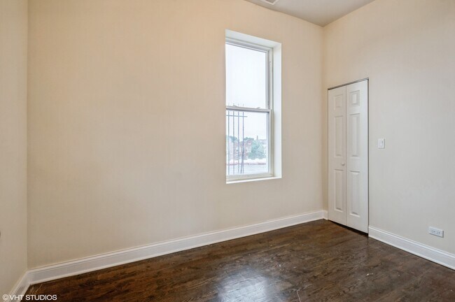 Building Photo - 4012 W Armitage Ave