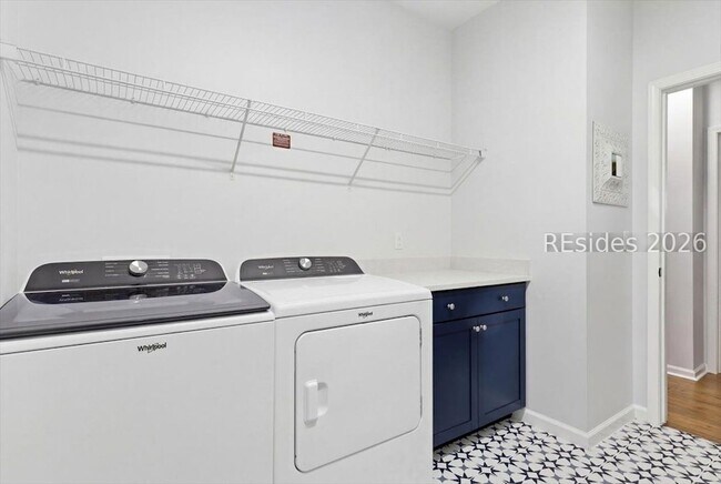 Building Photo - 247 Tropics Ave