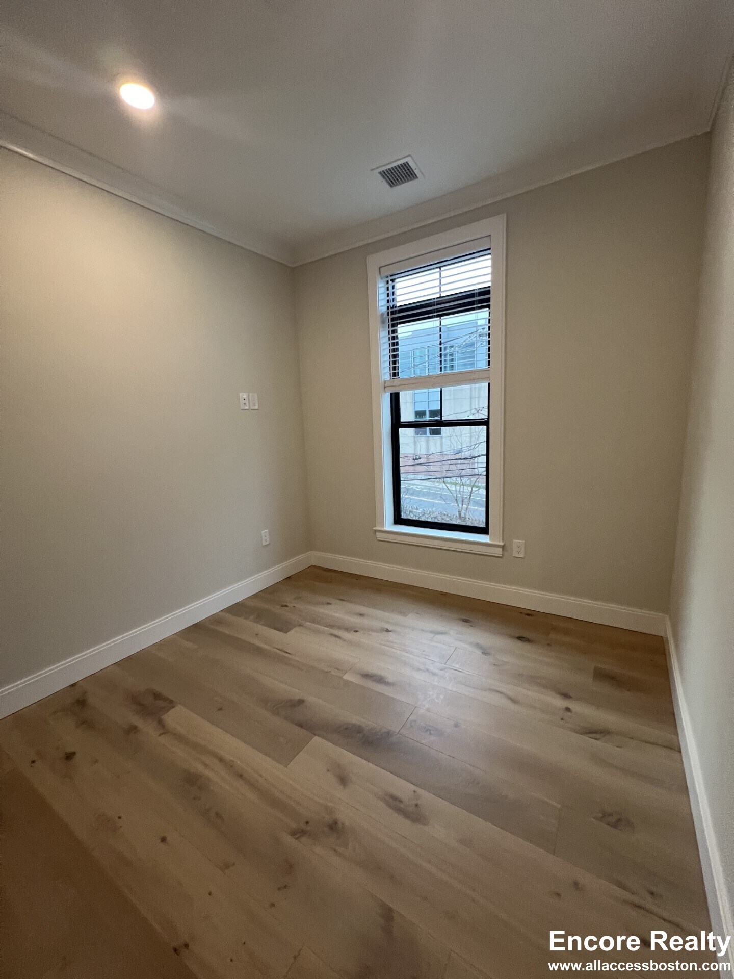 Building Photo - 157 Everett St