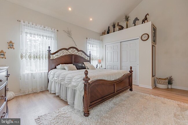 Building Photo - 321 Fountain St