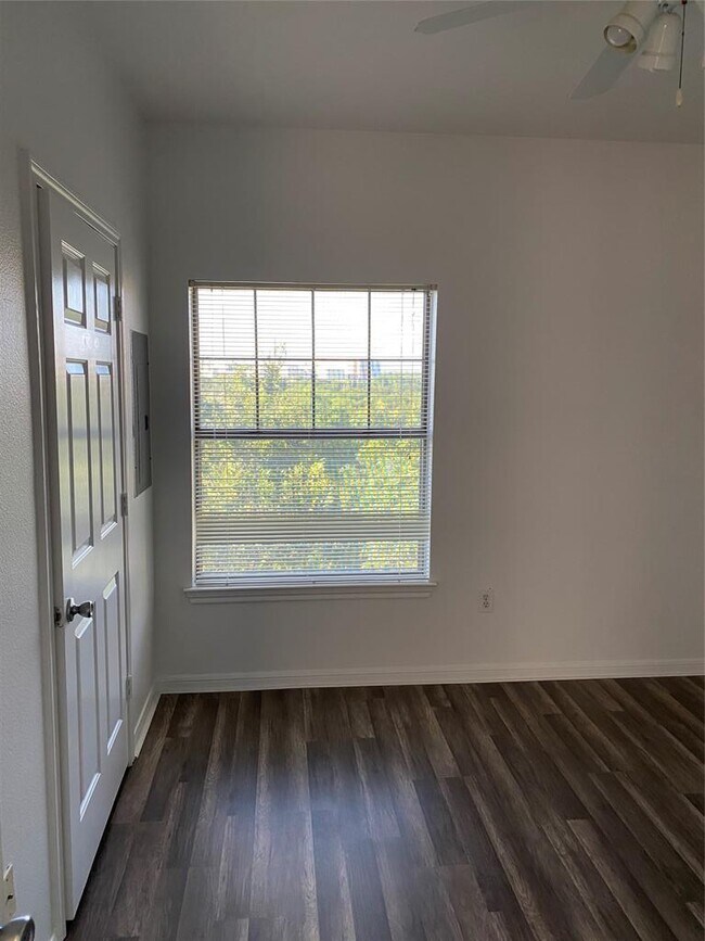 Building Photo - 2320 Gracy Farms Ln